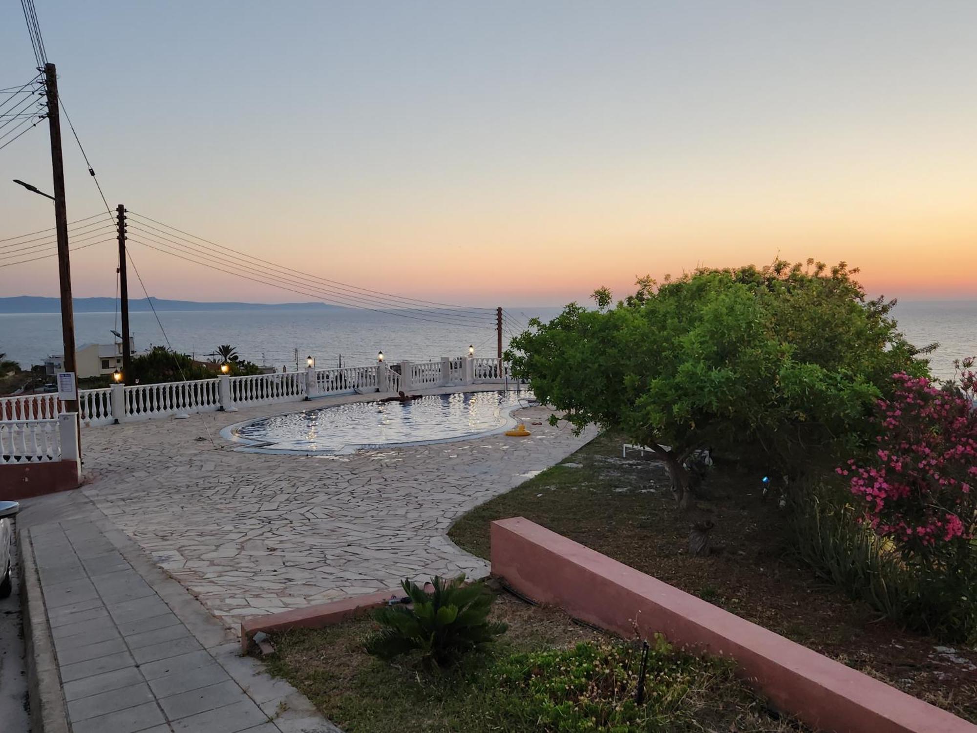 Serena Vacation Home Pomos Exterior photo