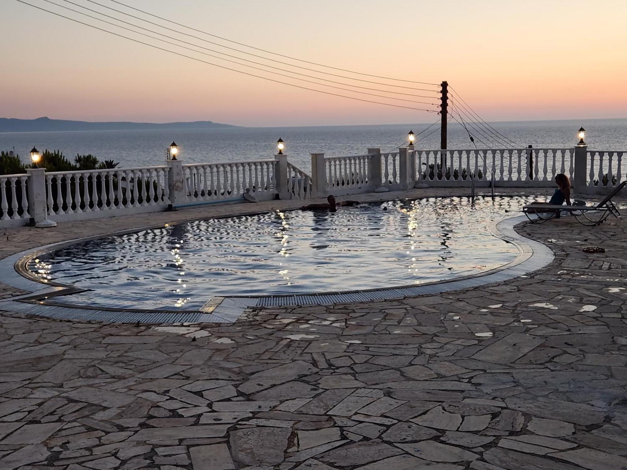 Serena Vacation Home Pomos Exterior photo